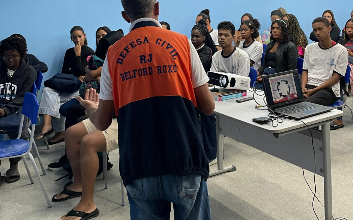 A ação educativa da Defesa Civil nas unidades de educação visa preparar a comunidade escolar para emergências e desastres naturais