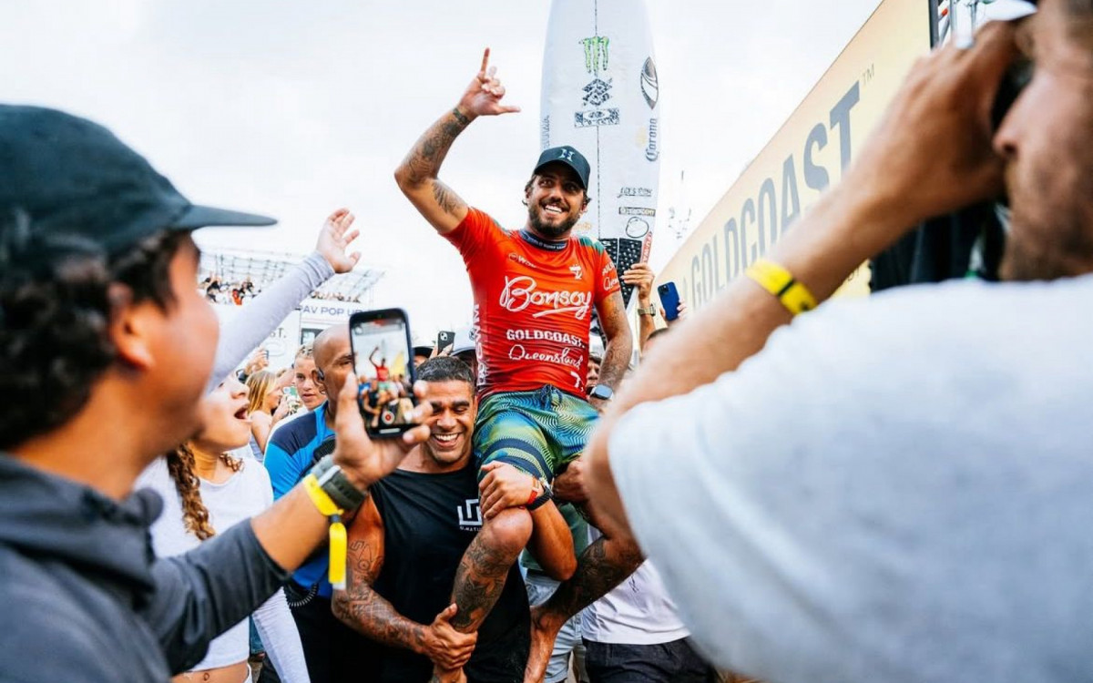 Filipe Toledo busca uma vaga no WSL Finals 2025