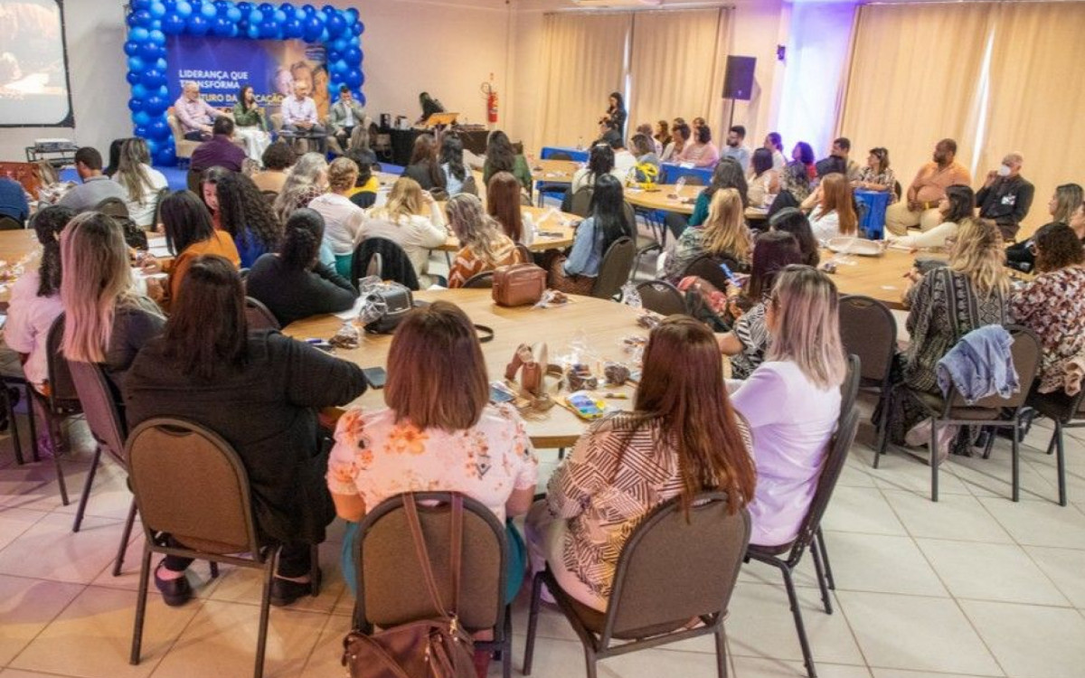 Prefeito Carlos Augusto Balthazar e gestores escolares discutem estratégias para transformar a educação na rede municipal