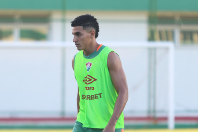 Sem espaço com Zubeldía, lateral-esquerdo pode atuar em clube da Série A em 2026