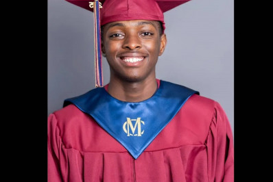 Vídeo: Jovem é filmado trabalhando horas após formatura com traje e recebe R$ 480 mil em doações 