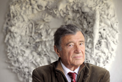 Morre o cientista francês Étienne-Émile Baulieu, inventor da pílula abortiva, aos 98 anos