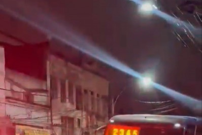 Vídeo: Motorista é agredido durante assalto a ônibus na Zona Norte