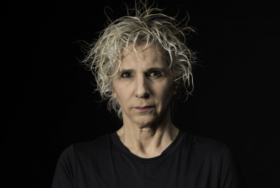 Denise Stoklos estrela três espetáculos no Rio após 20 anos