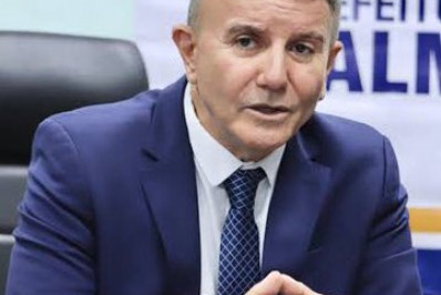 Quem é o prefeito de Palmas alvo de operação sobre vazamento de investigações da PF