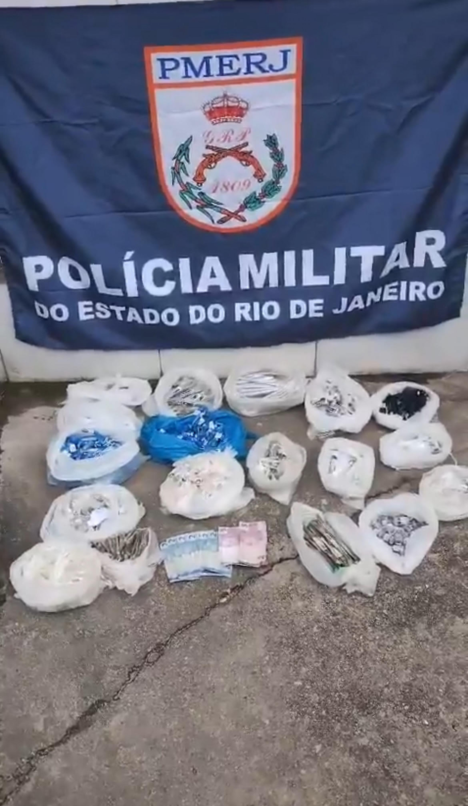 Grande quantidade de drogas foram apreendidas - @pmerj