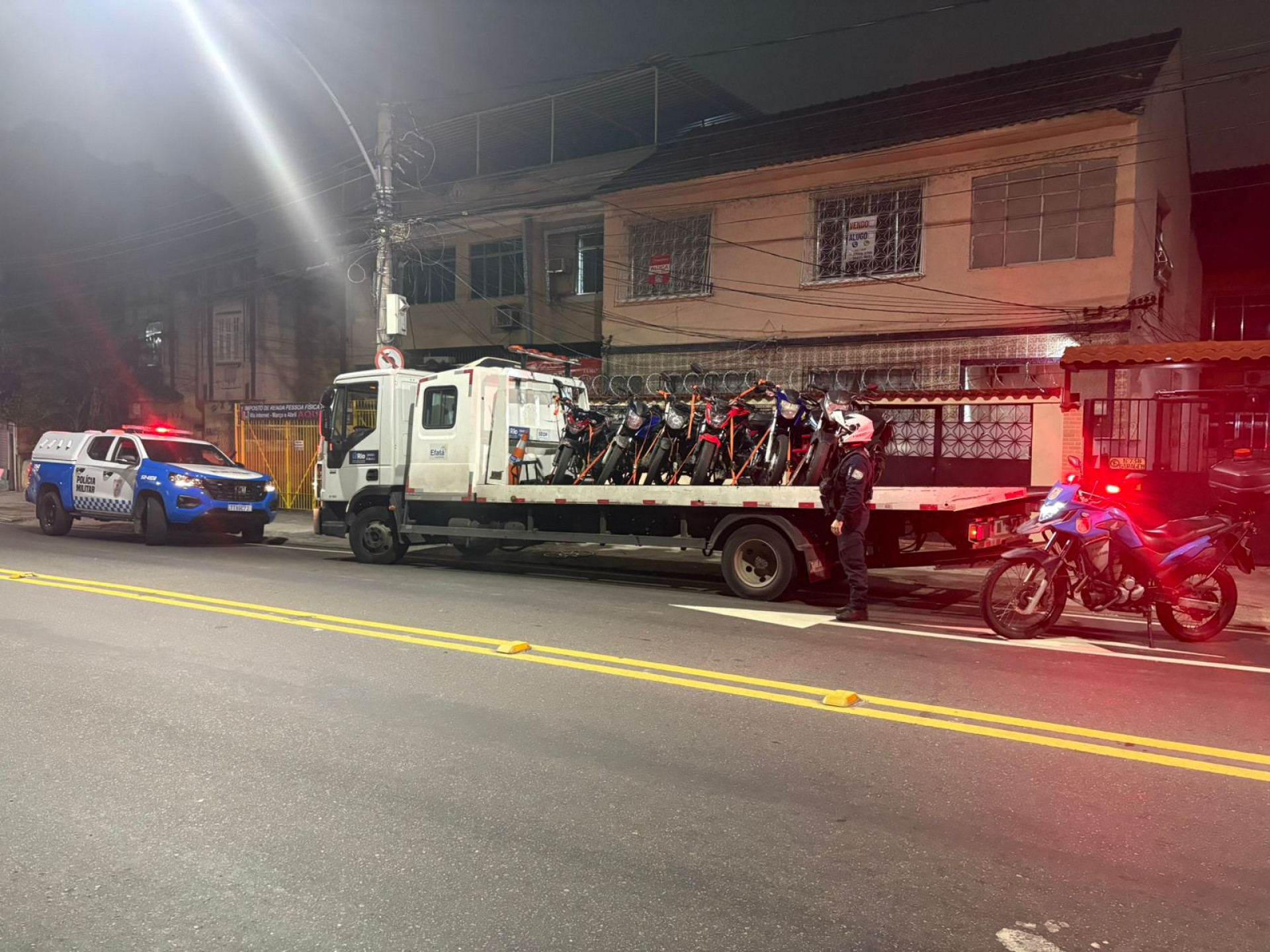 Seis motos foram apreendidas em Rolezinho no Baixo Méier  - Divulgação / @PMERJ