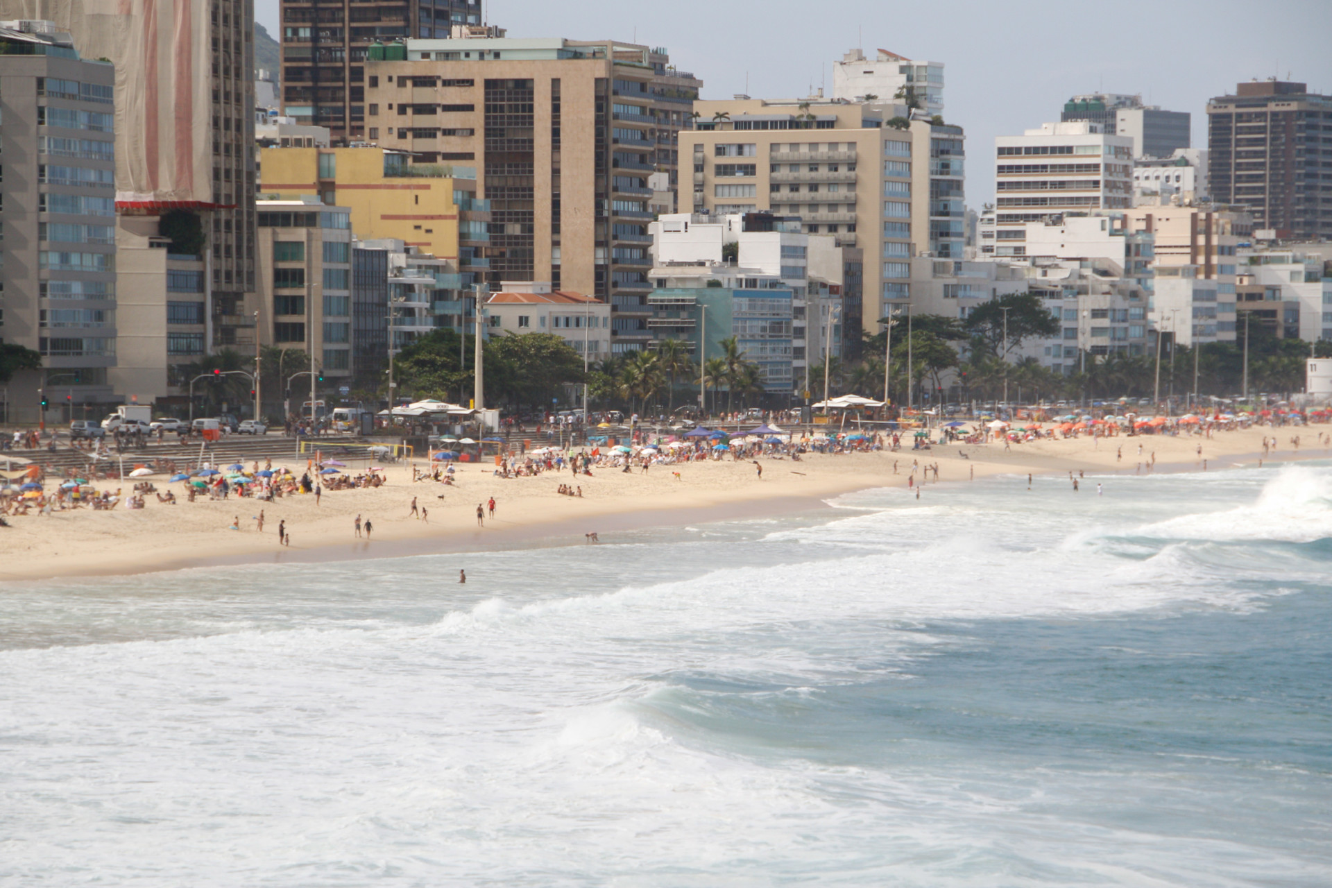Mar de Ipanema estava agitado neste s&aacute;bado (31) - &Eacute;rica Martin / Ag&ecirc;ncia O Dia
