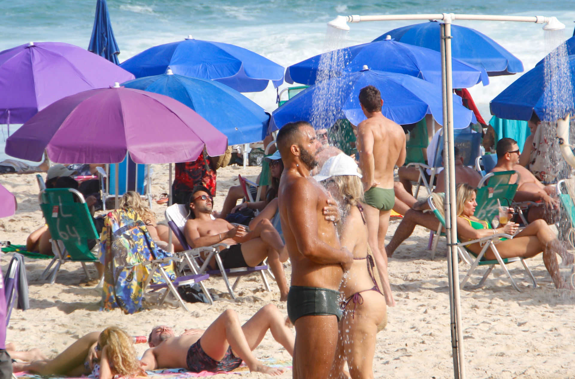 Cariocas e turistas aproveitaram s&aacute;bado ensolarado na Praia de Ipanema, na Zona Sul - &Eacute;rica Martin / Ag&ecirc;ncia O Dia 