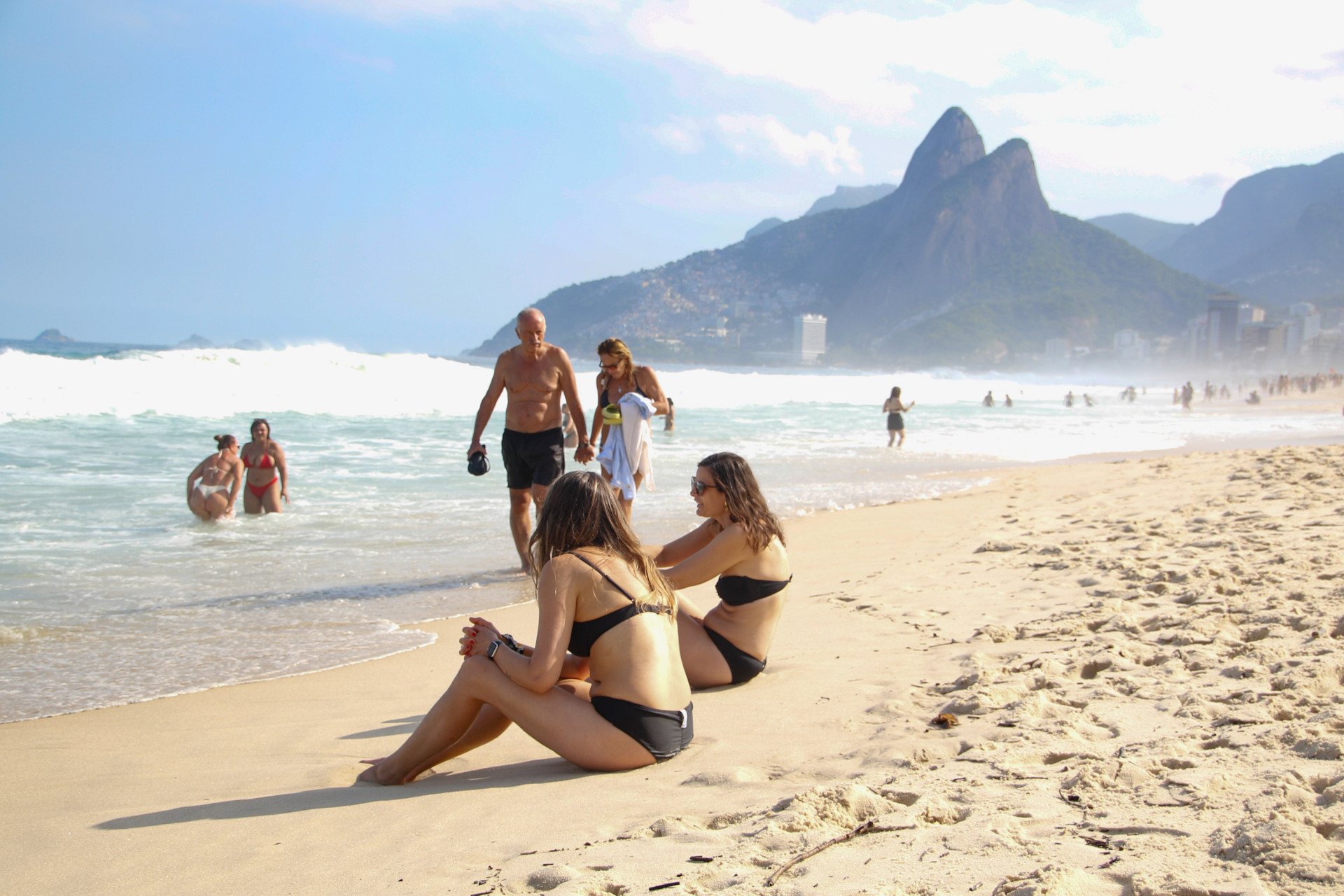 Cariocas e turistas aproveitaram s&aacute;bado ensolarado na Praia de Ipanema, na Zona Sul - &Eacute;rica Martin / Ag&ecirc;ncia O Dia 