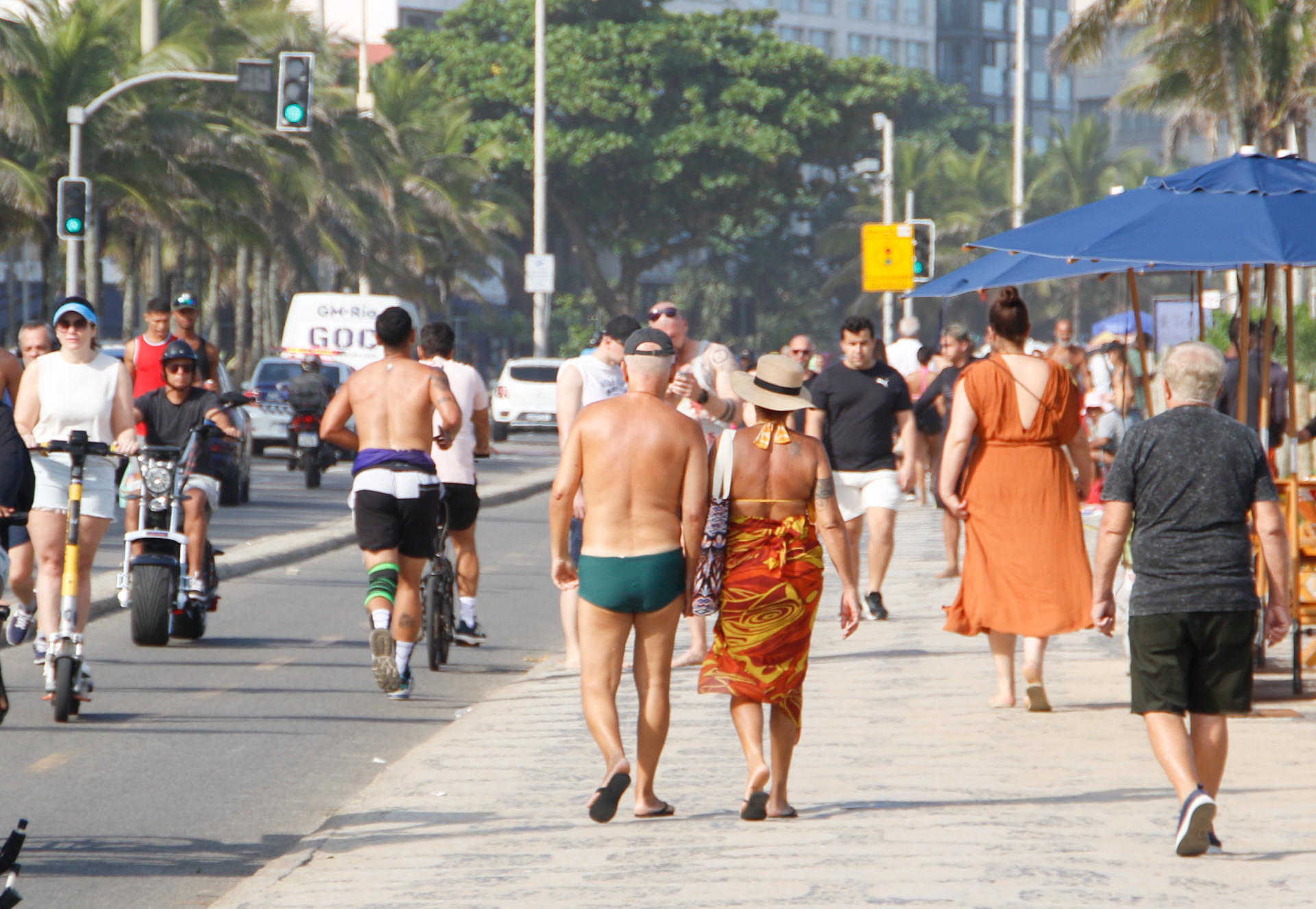 Cariocas e turistas aproveitaram s&aacute;bado ensolarado na Praia de Ipanema, na Zona Sul - &Eacute;rica Martin / Ag&ecirc;ncia O Dia 