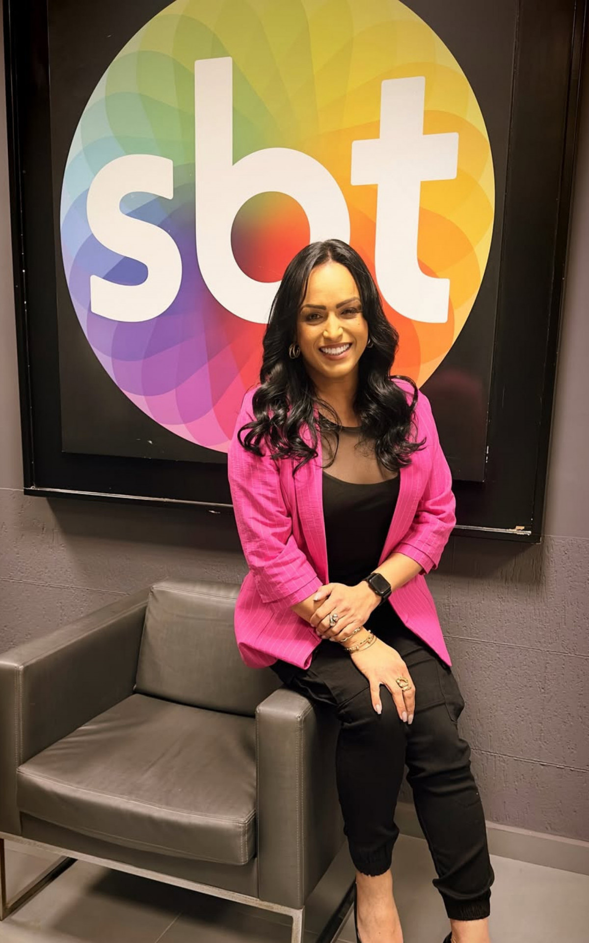 Lisa Gomes anuncia saída da RedeTV! e contratação no SBT - Reprodução / Instagram