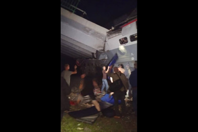 Ponte desaba sobre trem e deixa ao menos sete mortos na região russa de Briansk