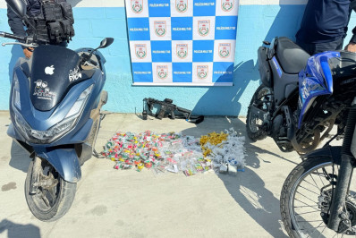 PM apreende fuzil, drogas e motocicletas em Belford Roxo
