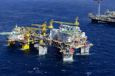 Petróleo fecha dia em alta mas recua mais de 11% na semana com cessar-fogo entre Israel e Irã