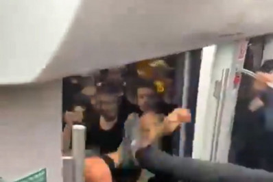 Vídeo: torcedores de PSG e Inter de Milão brigam antes da final da Liga dos Campeões