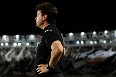 Fernando Diniz conta com paradas para trabalhar melhorias no Vasco