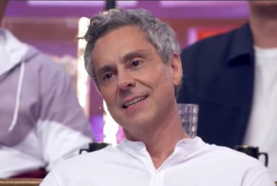 Alexandre Nero é surpreendido com homenagem da família no 'Domingão'