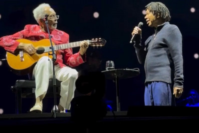 Gilberto Gil recebe Djavan em show no Rio