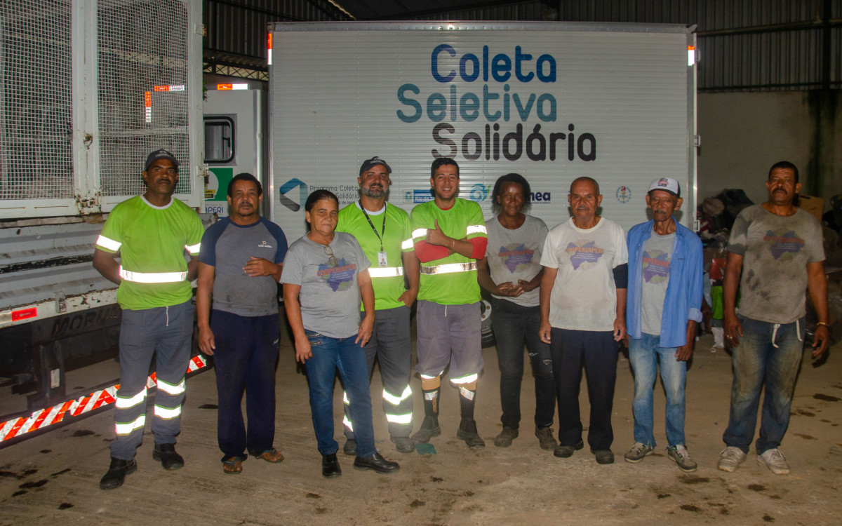 Os alunos acompanharão o trabalho dos oito colaboradores da cooperativa, que atuam em atividades como a coleta nos bairros, a triagem de materiais recicláveis