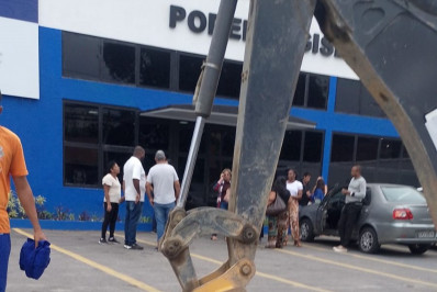 Prefeitura de Belford Roxo faz mutirão de limpeza no Vilar Novo e desobstrui bueiros em Areia Branca