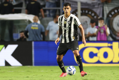 David Ricardo volta bem e é decisivo em vitória do Botafogo sobre o Santos