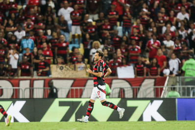 Viña volta a jogar pelo Flamengo após quase dez meses: 'Pronto para o que vier'