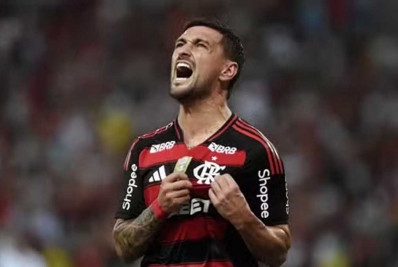 Novo capitão no Flamengo? Crise com Gerson pode render braçadeira a Arrascaeta