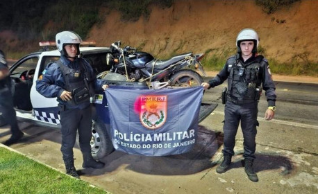 Em SJ de Ub&aacute;-RJ, a moto deixada pelo condutor  - 29 