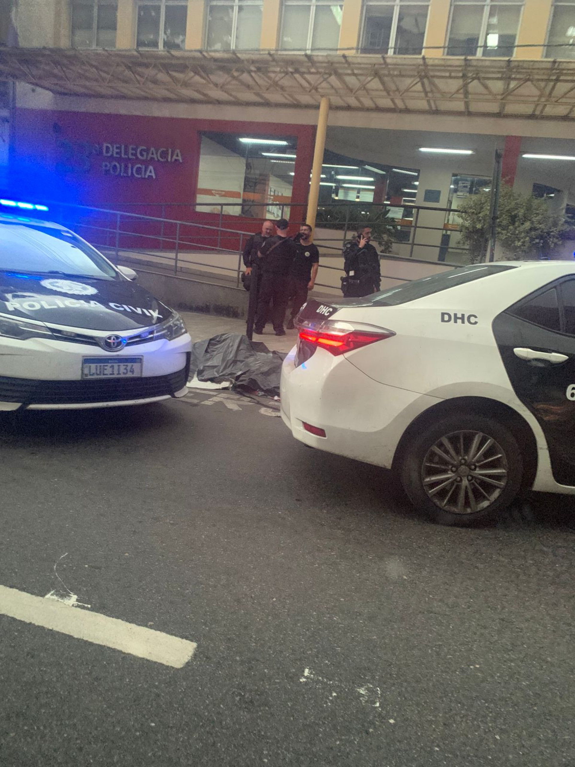 Corpos foram deixados na frente da 23ª DP (Méier)