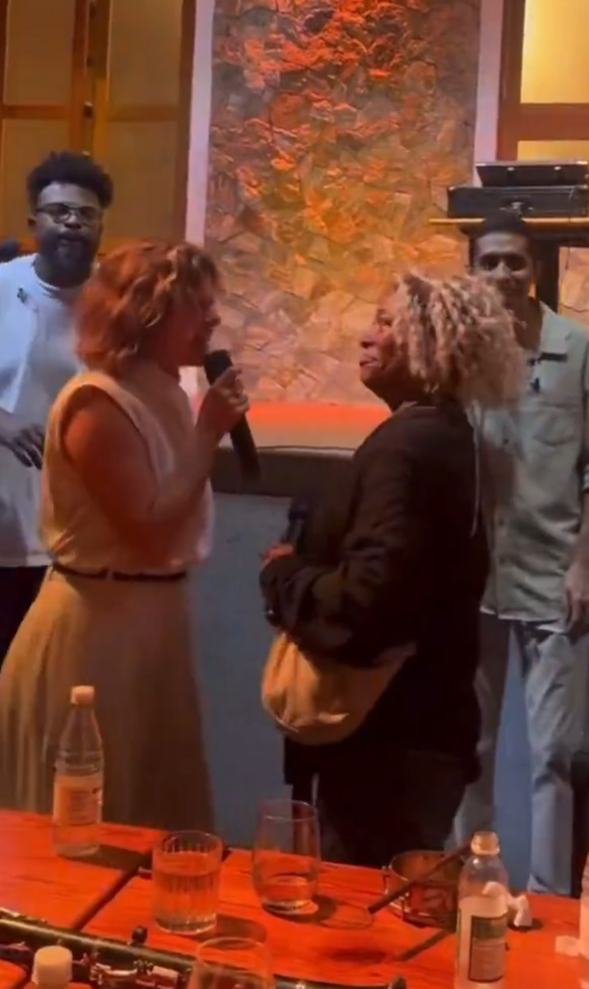 Debora Bloch e Mart'nália - Reprodução de vídeo