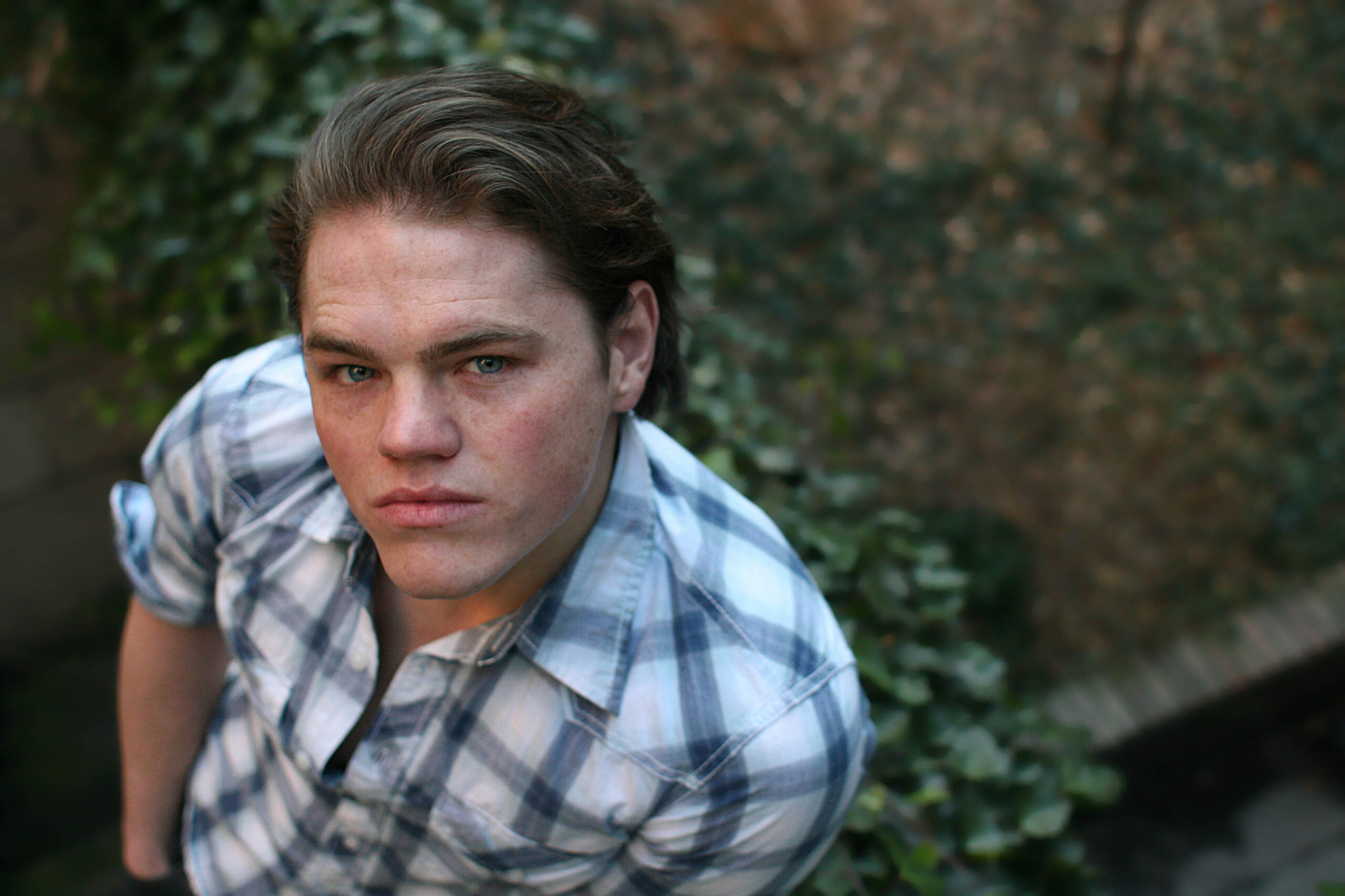 Devin começou a carreira como ator de teatro e depois, participou de musicais e filmes independentes - Divulgação / Devin Harjes