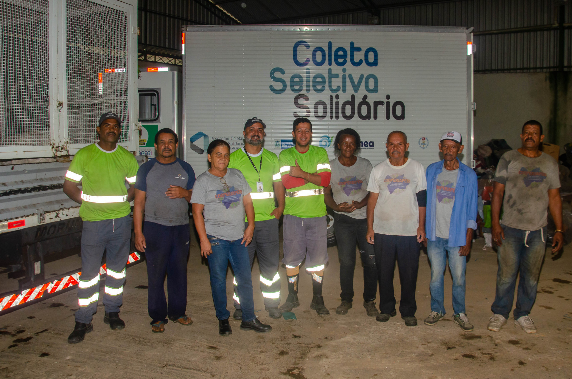 Os alunos acompanhar&atilde;o o trabalho dos oito colaboradores da cooperativa, que atuam em atividades como a coleta nos bairros, a triagem de materiais recicl&aacute;veis - Lucas Alexandre / PMJ