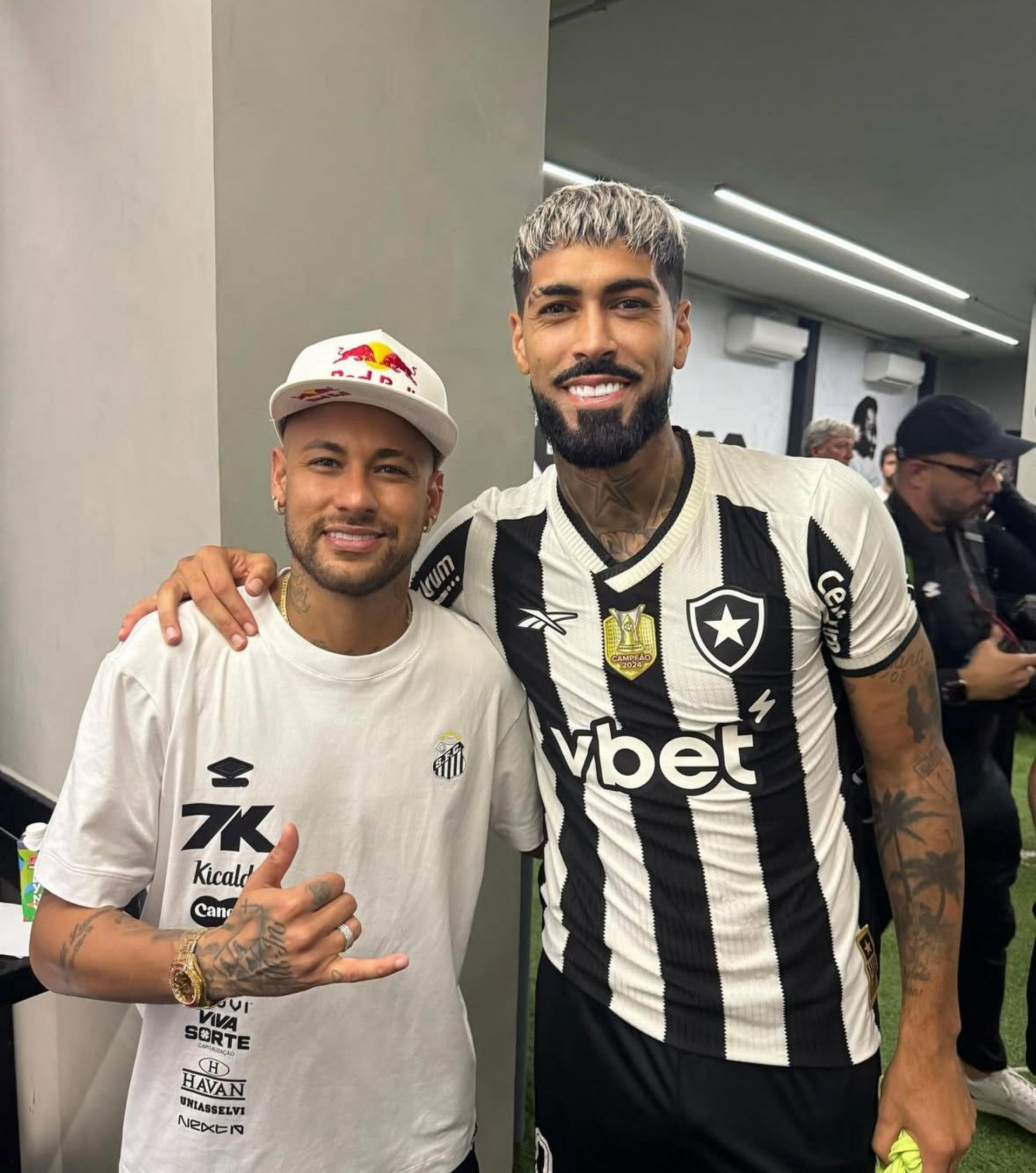 Neymar ao lado de Alexander Barboza