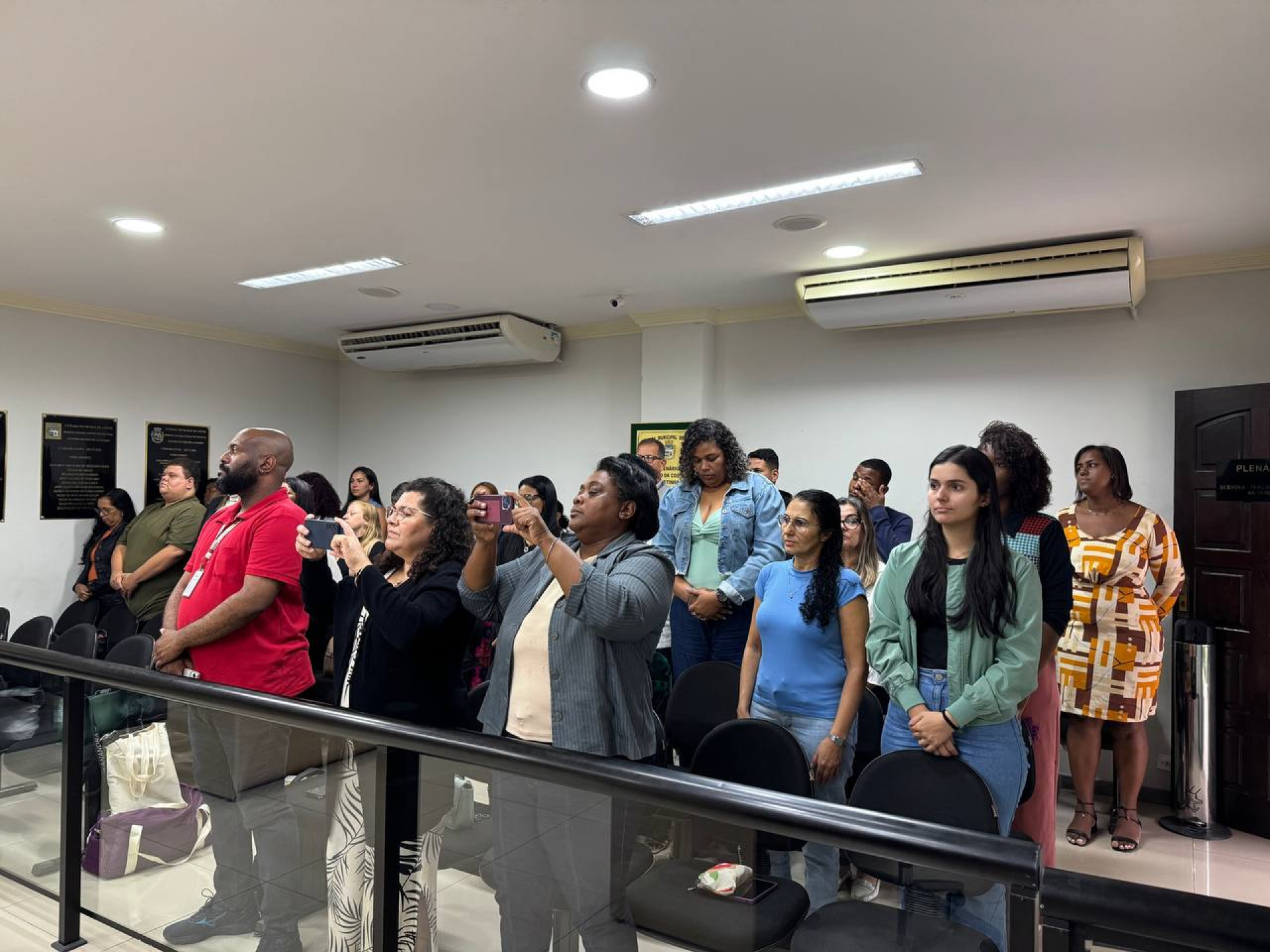 A leitura da Carta Aberta dos Assistentes Sociais de Japeri, feita pela profissional Carla Maria, emocionou a todos ao expressar os desafios e o compromisso di&aacute;rio da categoria - Divulga&ccedil;&atilde;o / PMJ