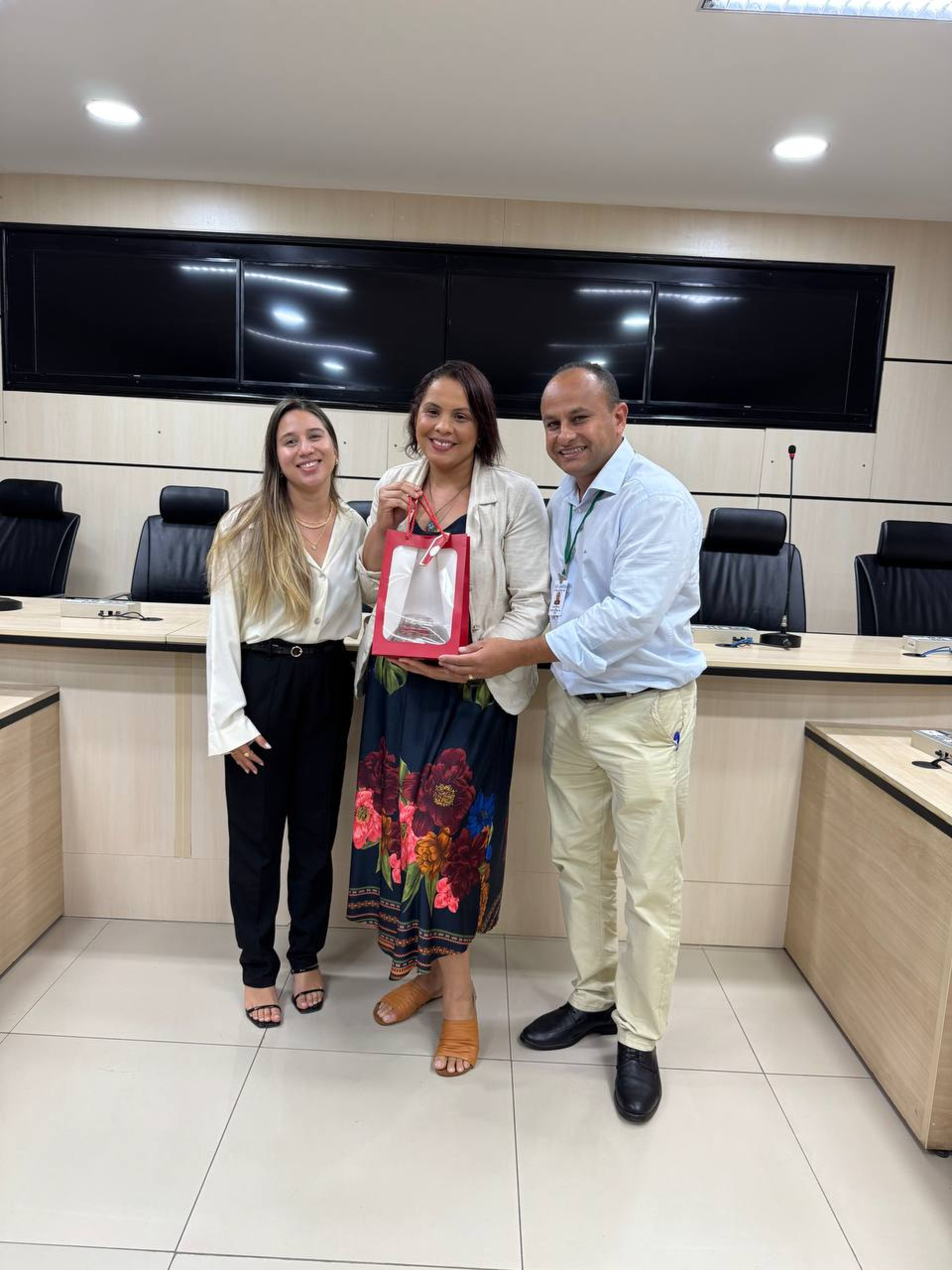 Os participantes receberam certificados pelo Dia do Assistente Social - Divulga&ccedil;&atilde;o / PMJ