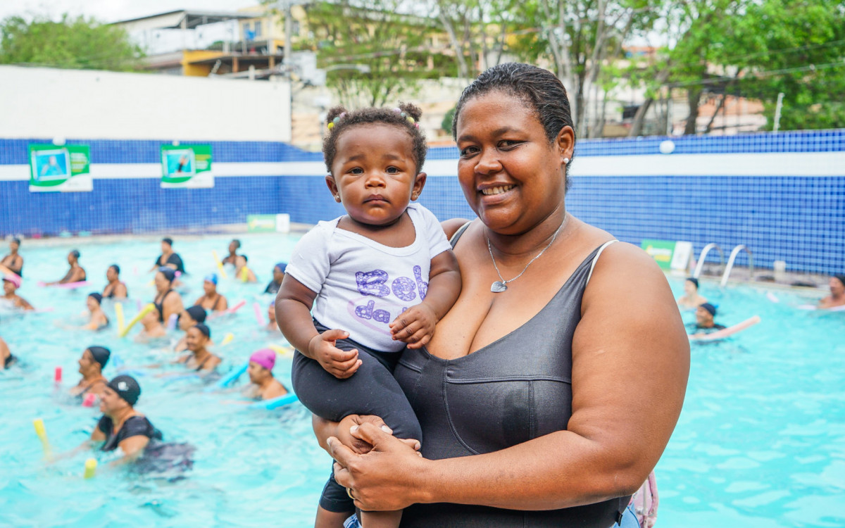Joice Nascimento e a filha Ana Júlia já estão inscritas para as aulas de Natação Mamãe e Bebê