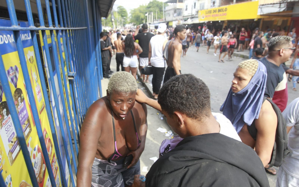 MC Poze do Rodo após cinco dias preso por ligação com facção criminosa - tumultos marcaram a soltura do MC