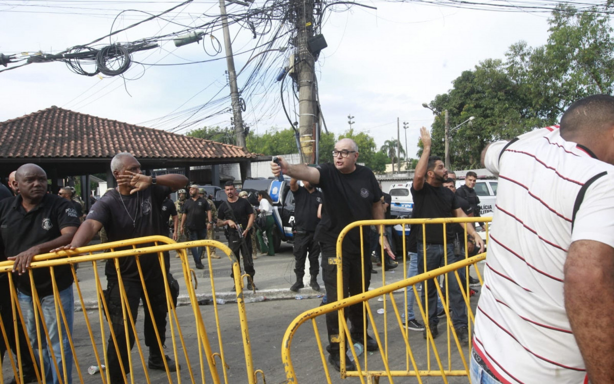 MC Poze do Rodo após cinco dias preso por ligação com facção criminosa - tumultos marcaram a soltura do MC