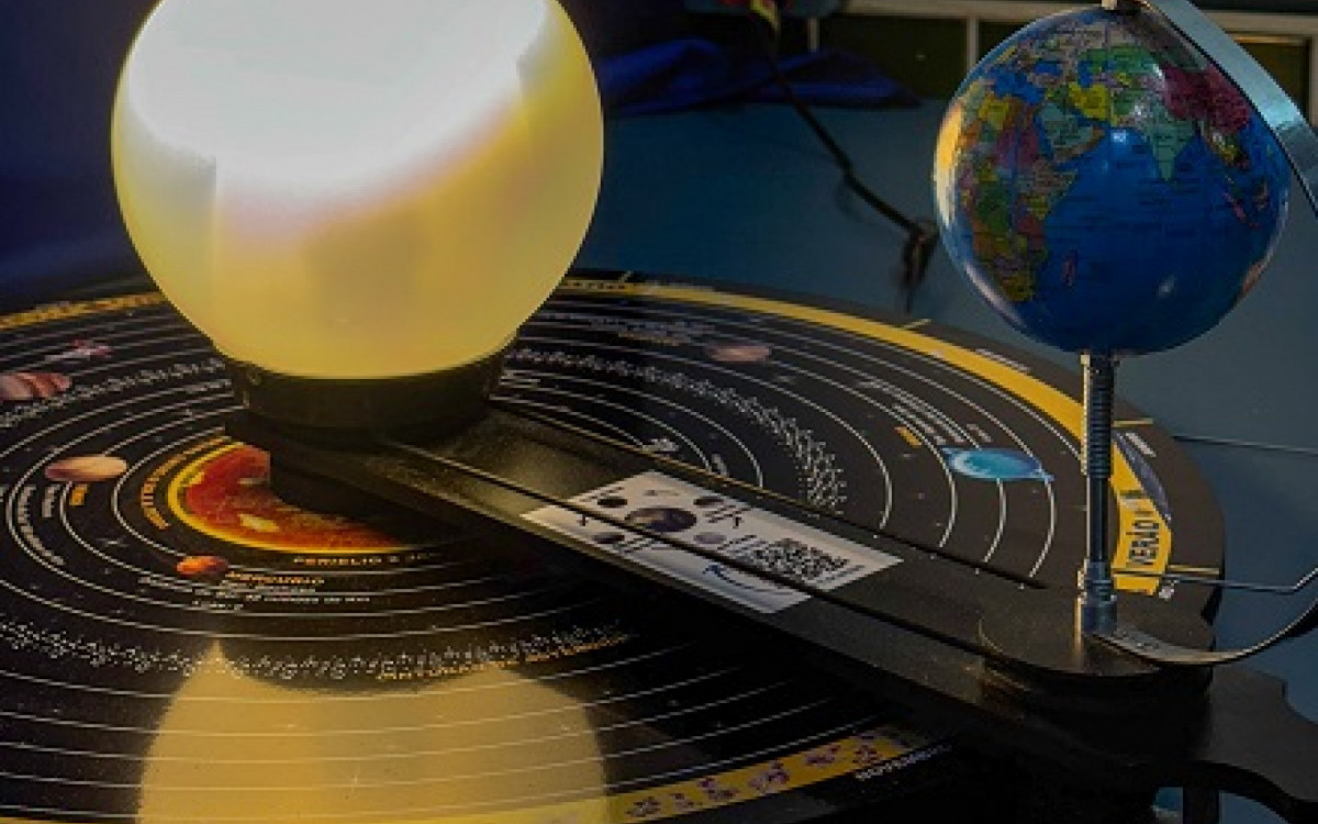 A proposta pedagógica também inclui jogos educativos interativos voltados especialmente para os alunos do 5º ano, com o objetivo de melhorar os índices da Prova Brasil