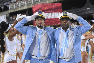 Paraíso do Tuiuti retoma aulas de samba no pé para todas as idades