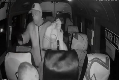 Vídeo: Homem assalta van em Nova Iguaçu