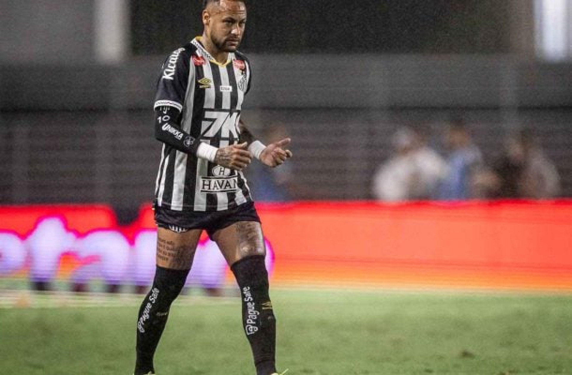 Para renovar com Neymar, Santos quer alongar dívida por direitos de imagem