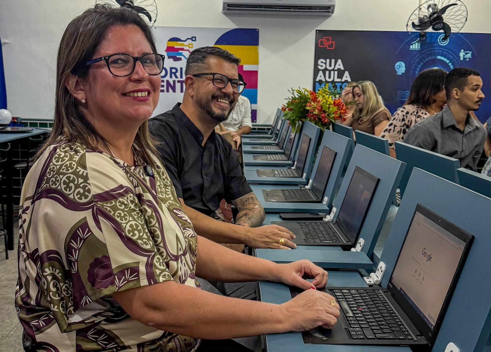 A secret&aacute;ria municipal de Educa&ccedil;&atilde;o, Caroline Ontiveros, celebrou a entrega e ressaltou a import&acirc;ncia da uni&atilde;o de esfor&ccedil;os entre poder p&uacute;blico e iniciativa privada - Divulga&ccedil;&atilde;o / PMJ