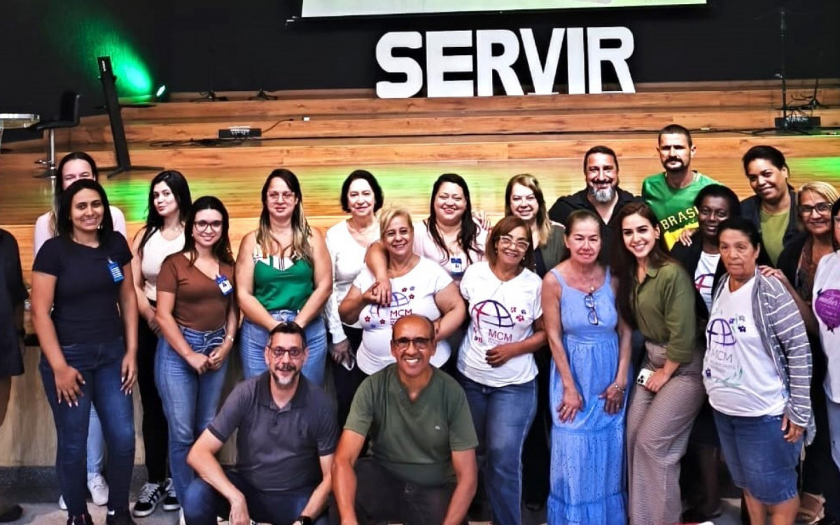 Secretário Flávio Gomes e subsecretária Aliene Dian na palestra com membros da Primeira Igreja Batista de Heliópolis