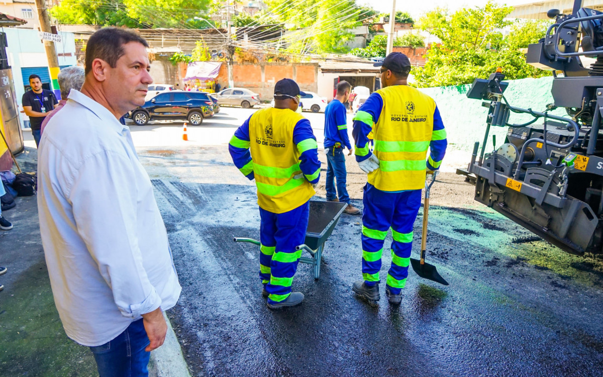 Prefeito Léo Vieira acompanhou as obras de asfalto e reforçou o compromisso com todos os bairros da cidade