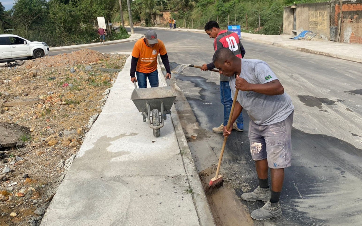 Foi realizado mais um mutirão de limpeza e serviços nos quatro cantos do município