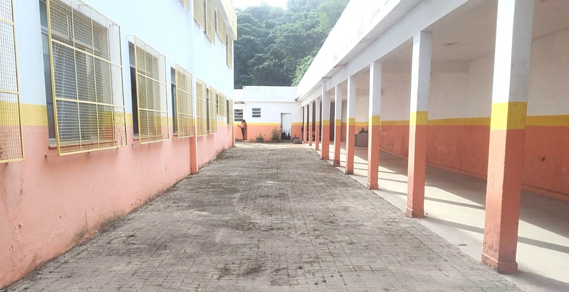 A Escola Municipal M&aacute;rcia de Brito foi beneficiada com o mutir&atilde;o de limpeza - Divulga&ccedil;&atilde;o / PMBR