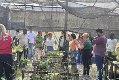 Primeira-dama de Maricá Gabriela Lopes, participa de café agroecológico com trabalhadores