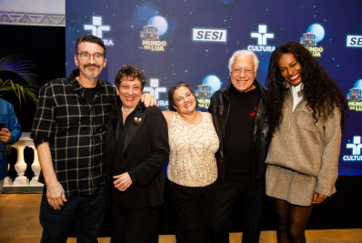 Antonio Fagundes e outros famosos vão à pré-estreia da série 'Mundo da Lua'